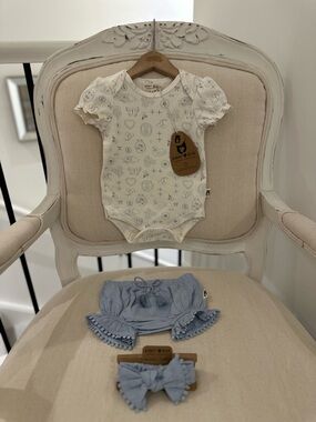 🤍 6~9 Mth Organic Cotton Swan Print Baby Onesie, Blue Bloomers & Headband Set